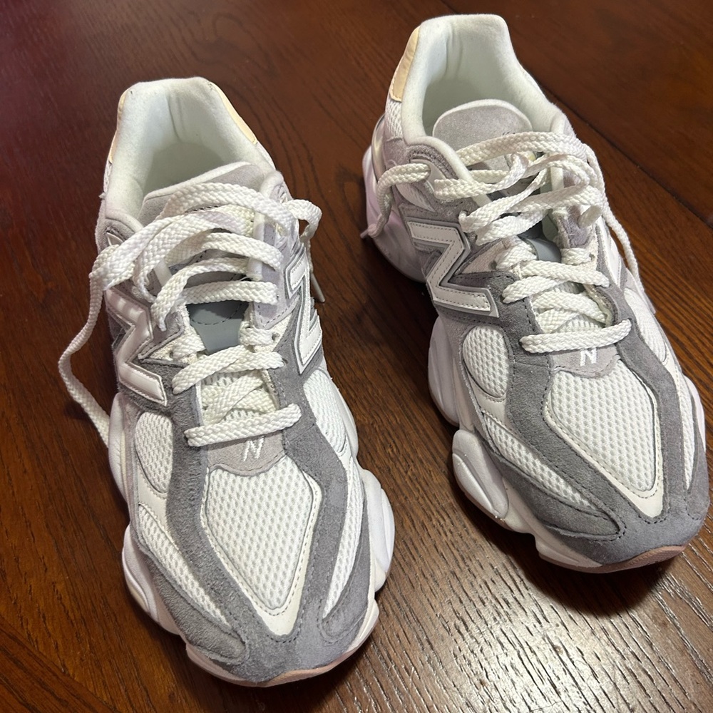 New Balance Women's Classic White and Gray Sneakers